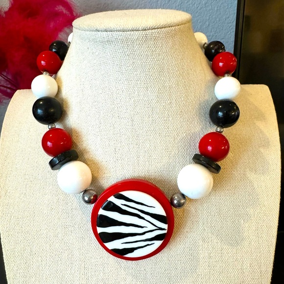 Vintage Jewelry - Vintage Beaded Necklace with Zebra Pendant